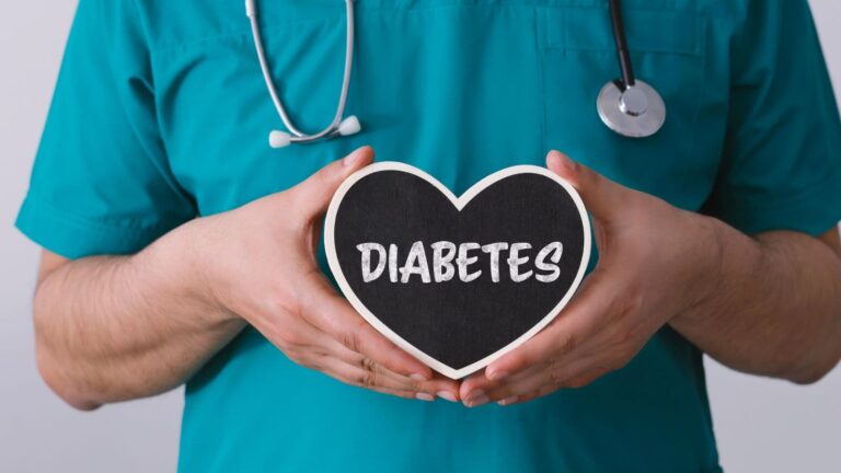 Diabetes के मरीजों के लिए जहर के समान हैं ये 10 फूड्स और ड्रिंक, बज सकती है खतरे की घंटी