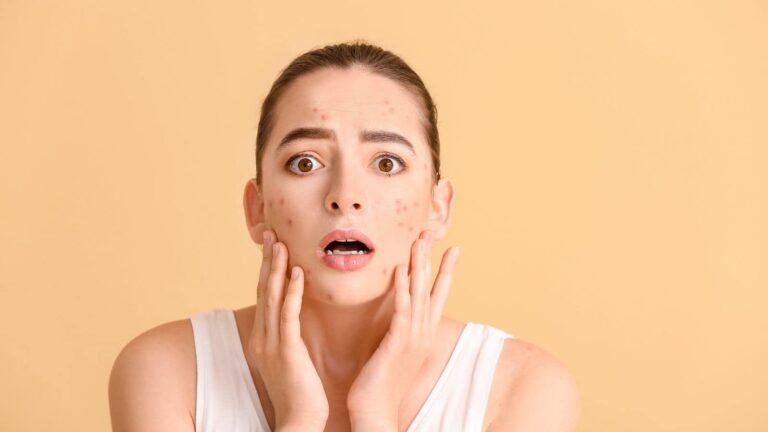 आपका चेहरा आईना है जिसमें साफ दिख सकते हैं बीमारियों के लक्षण