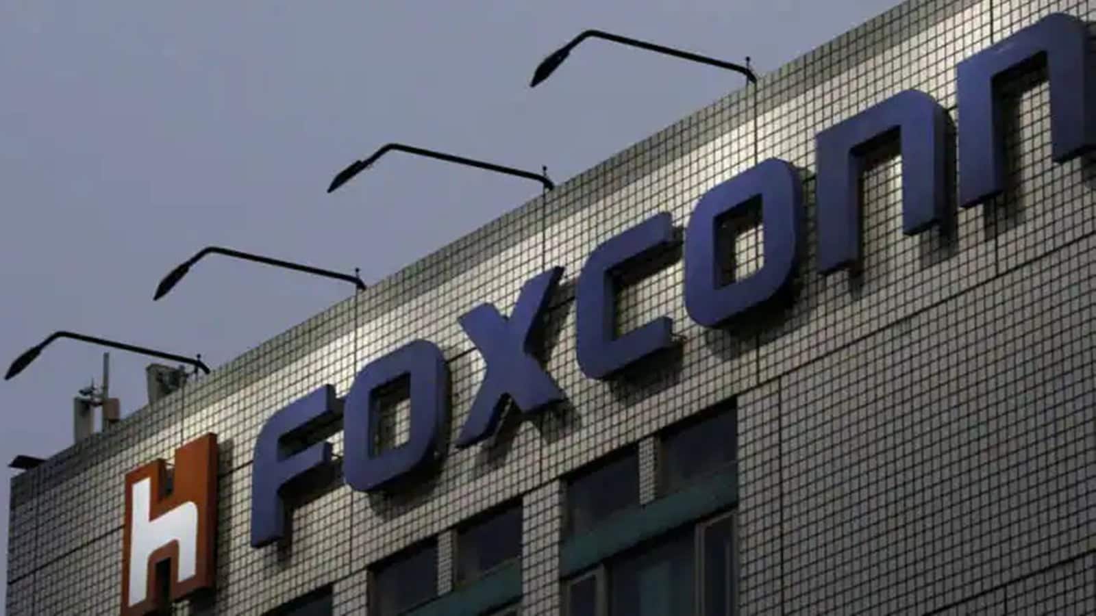 Foxconn भारत में iPhone प्लांट्स से चीनी कर्मचारियों को भेज रही वापस, क्या घटने वाला है Apple का  प्रोडक्शन