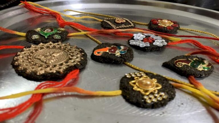 Raksha Bandhan 2025: भाई की कलाई पर सजाएं ये इको-फ्रेंडली और एंटी बैक्टीरियल गोबर से बनी राखी
