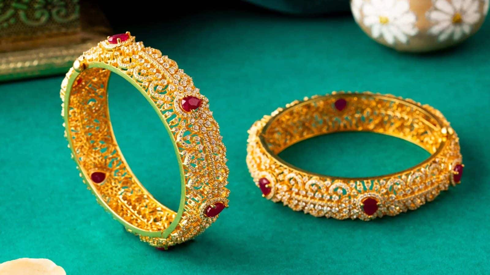 Gold Rate Today: गुरुवार 31 जुलाई को हरे निशान पर गोल्ड, चेक करें सोने-चांदी का भाव