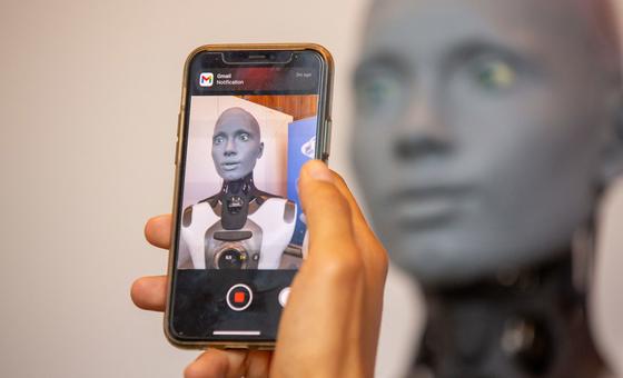 डिजिटल युग में, मानवाधिकारों को मिले प्राथमिक और मज़बूत जगह, वोल्कर टर्क