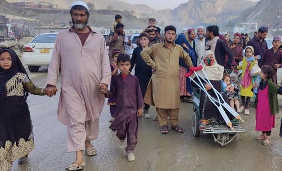 अफ़ग़ानिस्तान लौटने वाली महिलाओं व बच्चों को सीमा पर ही मदद की पुकार