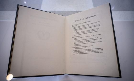 यूएन चार्टर: शान्ति की राह दिखाने वाले दस्तावेज़ के 80 साल