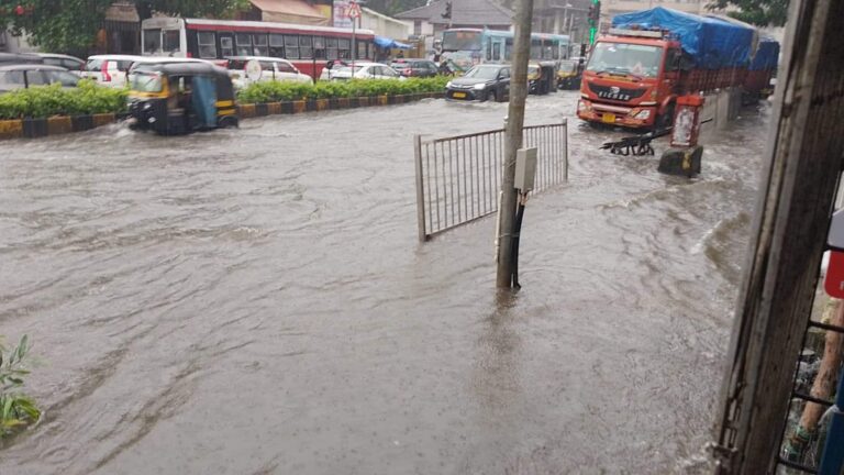 Mumbai Rain Alert: आईएमडी ने 12.20 बजे तक ऑरेंज अलर्ट जारी किया, अंधेरी सबवे में भरा पानी