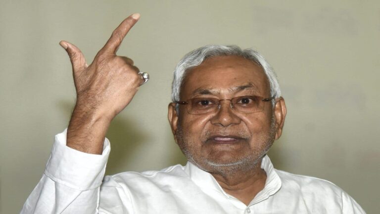 पांच साल में एक करोड़ लोगों को नौकरियां! बिहार चुनाव से पहले नीतीश सरकार के बड़ा ऐलान