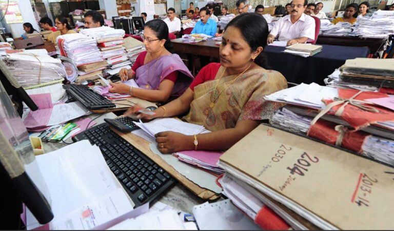 सरकारी कर्मचारियों के लिए बड़ी खबर! ऑनलाइन मिलेगा सभी कर्मचारियों का रिकॉर्ड, नहीं रहेंगी कागजों की फाइल