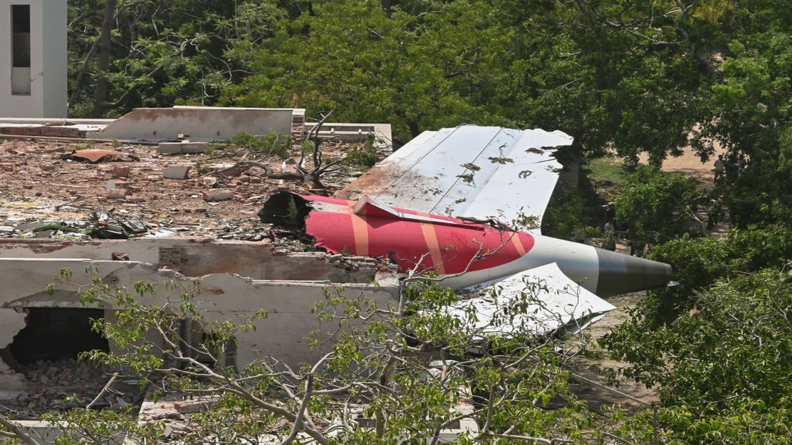 Air India crash: 'क्या तुमने फ्यूल कट किया...' टेकऑफ के कुछ सेकंड बाद बंद हो गए थे दोनों इंजन, जांच रिपोर्ट में हुए कई बड़े खुलासे