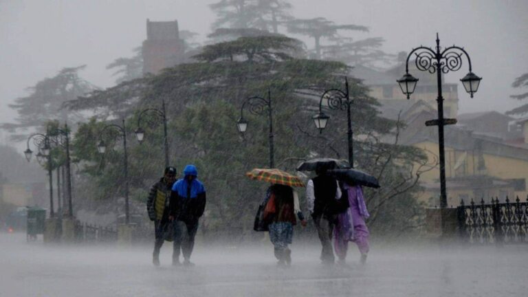 Heavy Rain Alert: दिल्ली के कुछ हिस्सों के लिए ऑरेंज और येलो अलर्ट, इन राज्यों में 24 घंटों में हो सकती है भारी से बहुत भारी बारिश