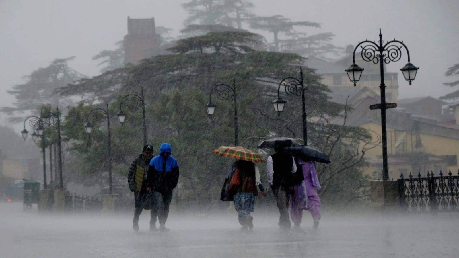 Heavy Rain Alert: दिल्ली के कुछ हिस्सों के लिए ऑरेंज और येलो अलर्ट, इन राज्यों में 24 घंटों में हो सकती है भारी से बहुत भारी बारिश