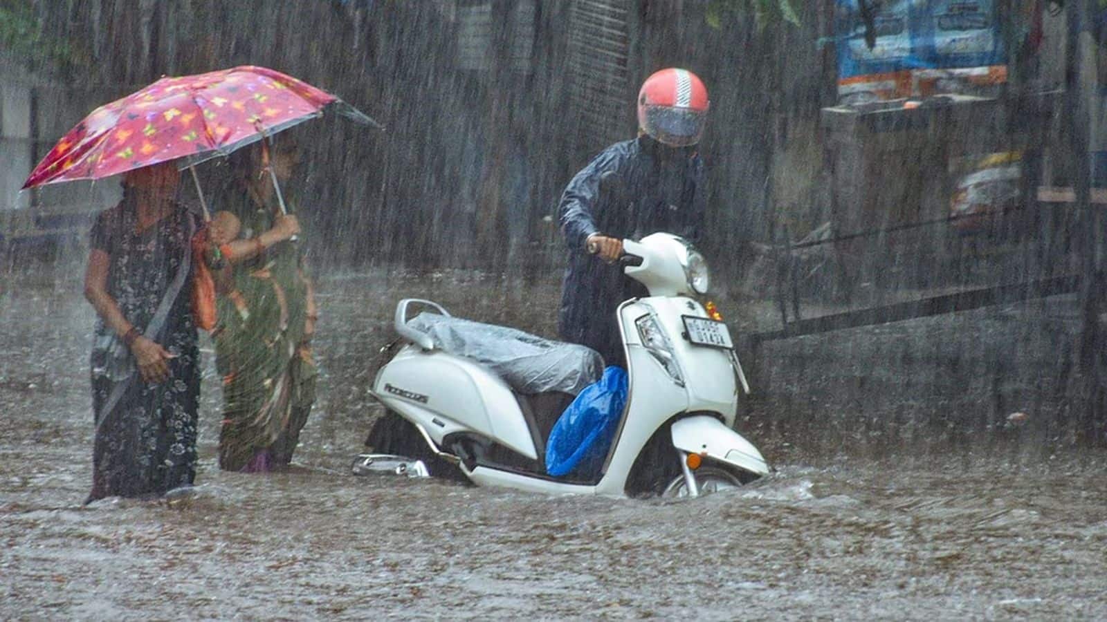 Heavy Rain Alert: IMD ने दिल्ली-NCR, उत्तराखंड सहित कई राज्यों के लिए जारी किया अलर्ट, आसमान से बरसेगा कहर!