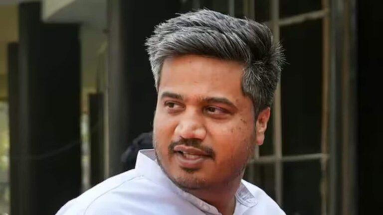 मुंबई पुलिस से भिड़ना पड़ा भारी, शरद पवार के पोते और MLA रोहित पवार के खिलाफ केस दर्ज