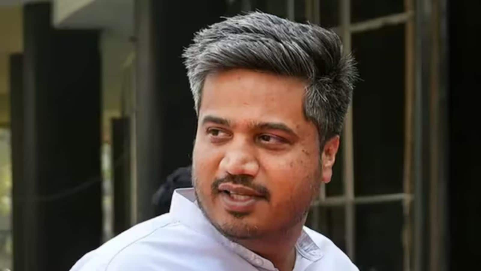 मुंबई पुलिस से भिड़ना पड़ा भारी, शरद पवार के पोते और MLA रोहित पवार के खिलाफ केस दर्ज