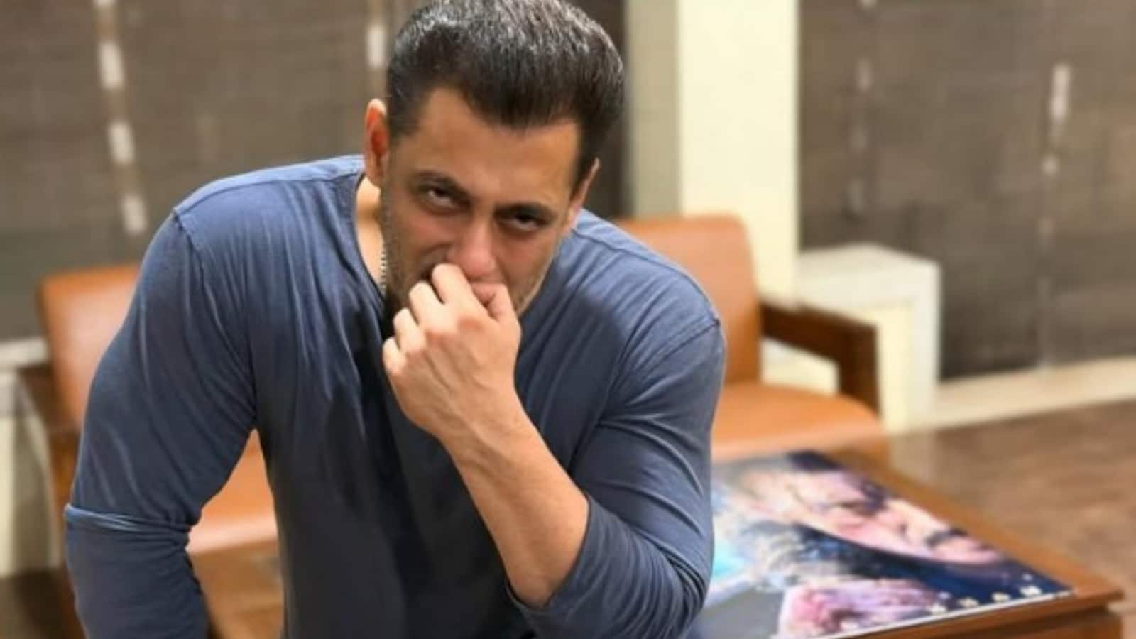 Salman Khan Post: सलमान खान ने शेयर की खास फोटो, बैकग्राउंड में दिखा नई फिल्म का लुक