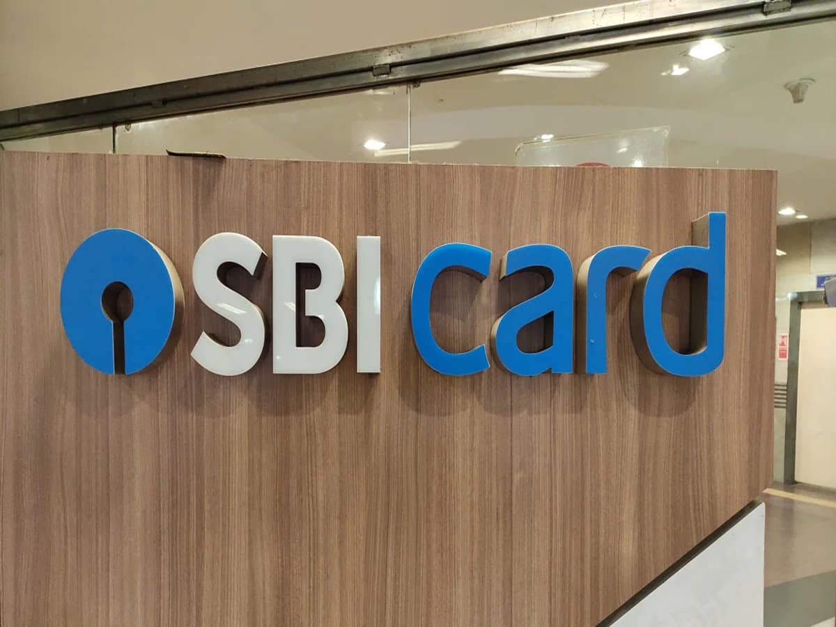 SBI कार्ड ने एयर एक्सीडेंट इंश्योरेंस बंद करने का किया फैसला, 11 अगस्त से लागू होंगे नए नियम
