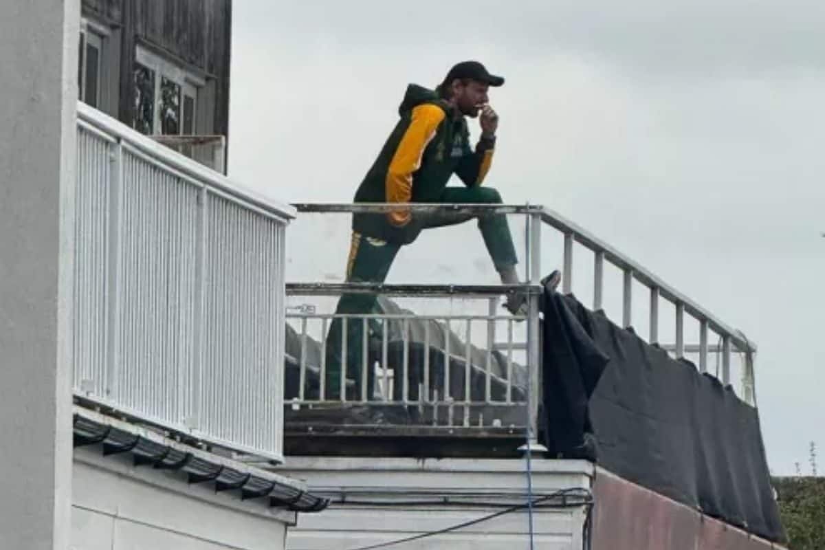 बालकनी में अकेले... बेबस अफरीदी... टीम इंडिया को जाते देख दुखी शाहिद, वीडियो