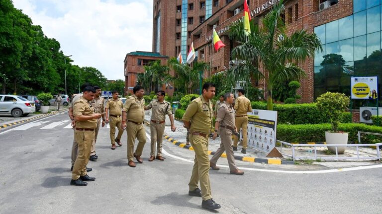 Sharda University Student Suicide Case: छात्रा आत्महत्या मामले में शारदा यूनिवर्सिटी के डीन समेत 4 प्रोफेसर निलंबित, पुलिस को देरी से जानकारी देने का आरोप