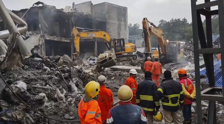 Stock Crash: दो दिन में शेयर 19% क्रैश, कंपनी के तेलंगाना प्लांट में हुआ रिएक्टर ब्लास्ट, अब तक 34 की मौत