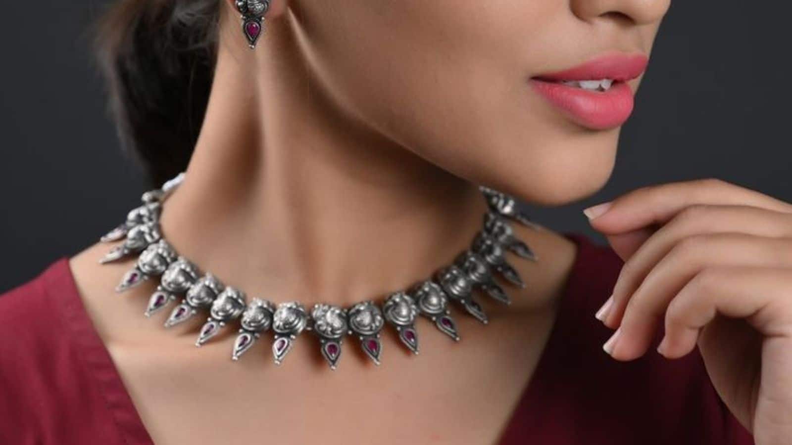 चांदी ने तोड़े सारे रिकॉर्ड! एक किलो चांदी का भाव पहुंचा 1,15,000 रुपये, जानें क्यों बढ़ी कीमतें