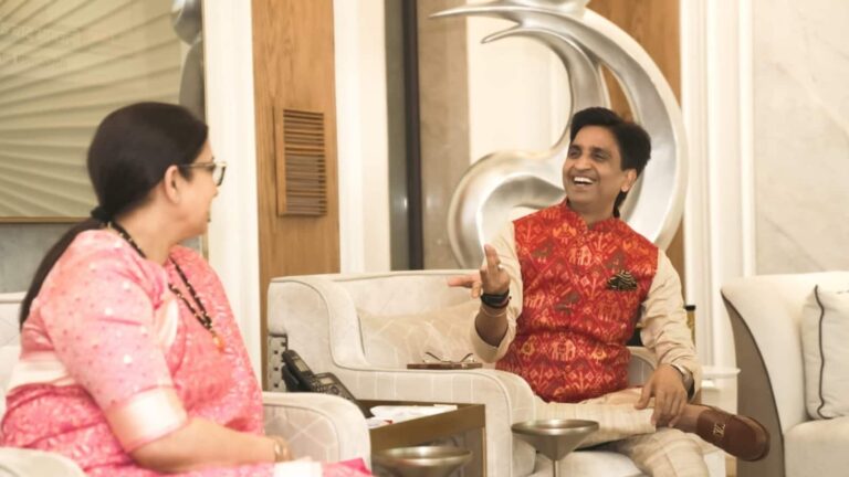 Kyunki Saas Bhi Kabhi Bahu Thi 2: हरियाली तीज पर तुलसी ने की कुमार विश्वास से मुलाकात, वायरल हुई फोटो