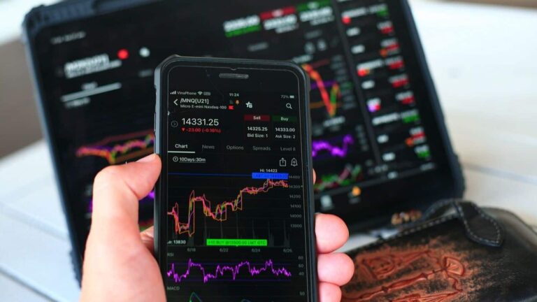 Top Intraday Calls: आज इंट्राडे में इन 5 स्टॉक्स में हो सकती है तगड़ी कमाई, बाजार खुलने के बाद पांच दिग्गजों ने खेला दांव