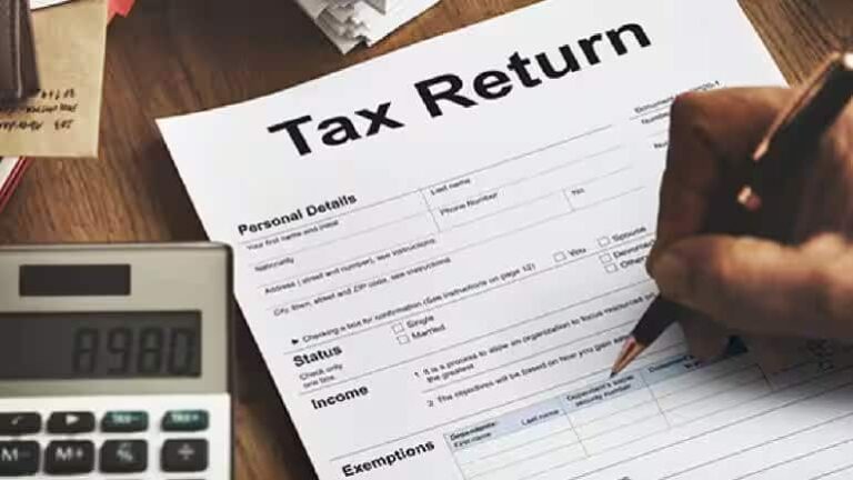Income Tax Return 2025: इनकम के एक से ज्यादा स्रोत तो रिटर्न फाइलिंग में बरतें सावधानी, नहीं तो लगेगा बड़ा झटका