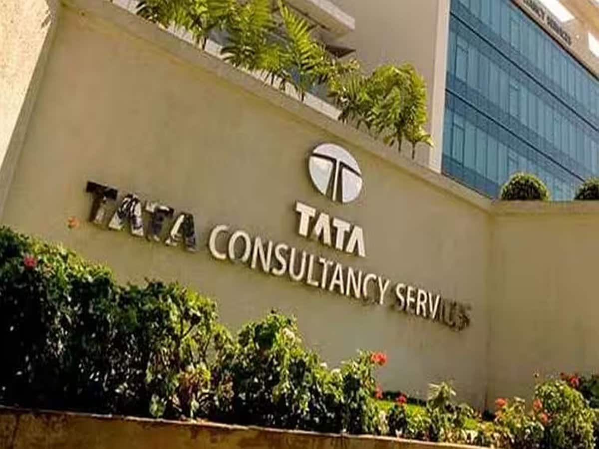 TCS के हजारों एंप्लॉयीज की नौकरी नई बेंच पॉलिसी की वजह से जा सकती है, जानिए क्या है पूरा मामला