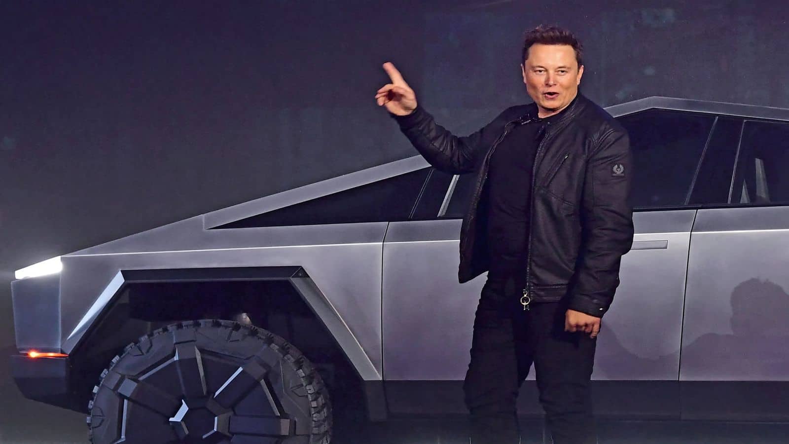Elon Musk को मंहगा पड़ा राजनीतिक पार्टी का ऐलान, बाजार खुलने से पहले ही 7% गिरे Tesla के शेयर