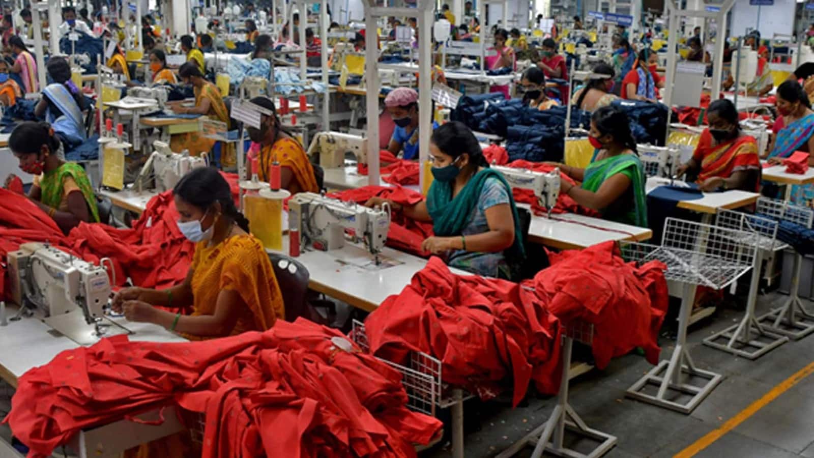 Textile stocks : ट्रंप ने बांग्लादेश पर लगाया 35% टैरिफ, 8% तक भागे टेक्सटाइल शेयर