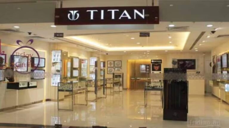 Titan Share Price: स्टॉक 5% से ज्यादा टूटकर बना 'एक्सीडेंट ऑफ द डे',  Emkay ग्लोबल ने बरकरार रखी Reduce रेटिंग