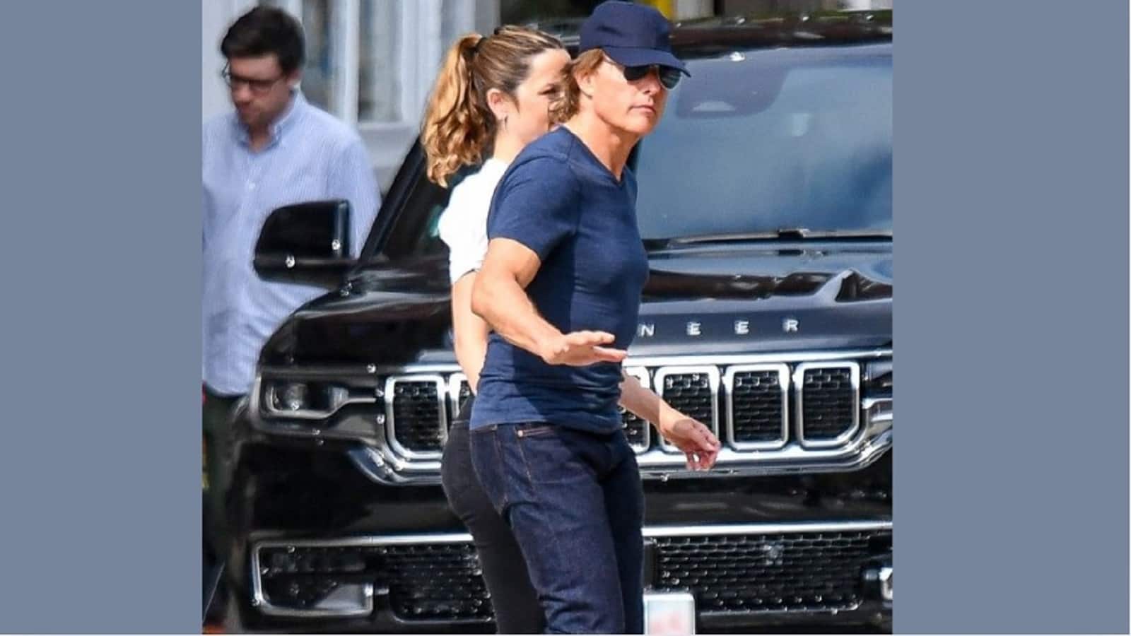 हाथों में हाथ डाले Ana de Armas के साथ नजर आए Tom Cruise, डेटिंग की अफवाहों पर मुहर तो नहीं?