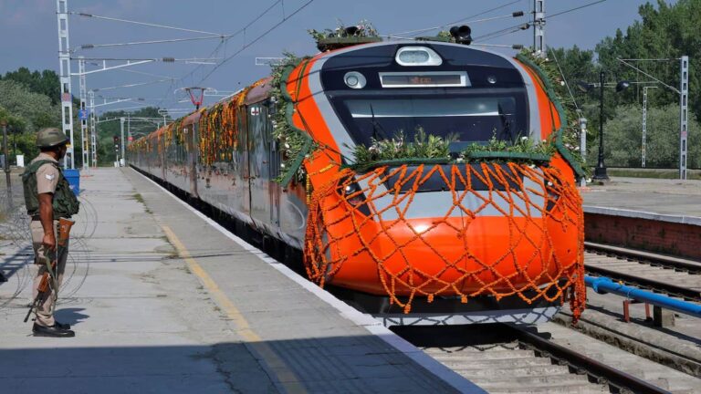 Vande Bharat Express: पुणे से चलेंगी 4 नई वंदे भारत ट्रेन, जानें- रूट, किराया और अन्य सभी डिटेल्स