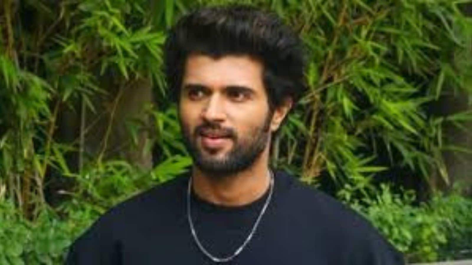 Vijay Deverakonda: अचानक बिगड़ी विजय देवरकोंडा की तबियत, अस्पताल में हुए एडमिट!