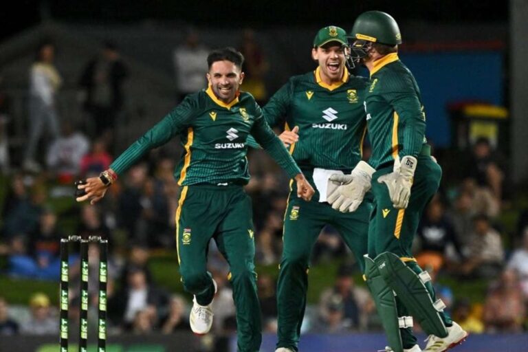 98 रन से हारा AUS, केशव महाराज ने मारा 'पंजा', साउथ अफ्रीका के नाम पहला वनडे