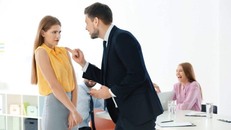 गुस्से में गाली दी? जानिए आपके लिए कितनी भारी पड़ सकती है ये सजा