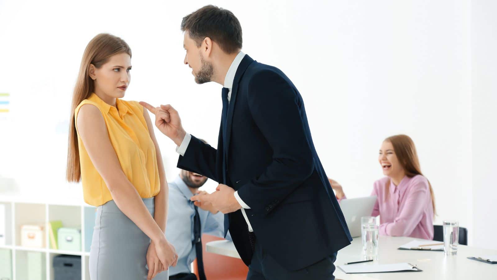 गुस्से में गाली दी? जानिए आपके लिए कितनी भारी पड़ सकती है ये सजा