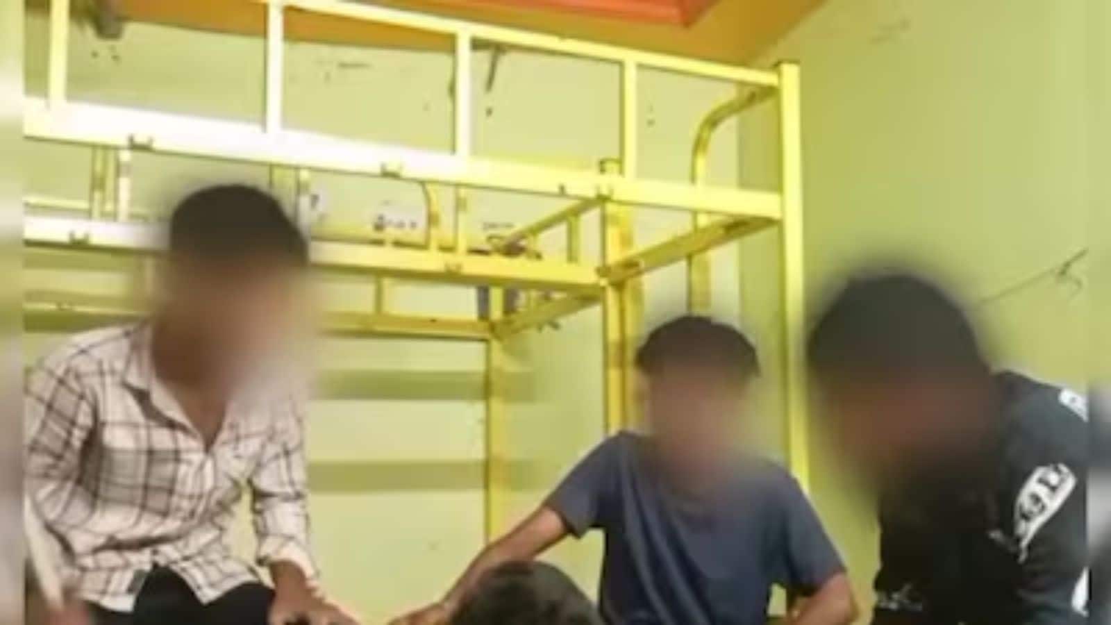 Andhra Pradesh: बिजली के झटके दिए! गवर्नमेंट जूनियर कॉलेज में सीनियर छात्रों ने की जूनियर्स की रैगिंग