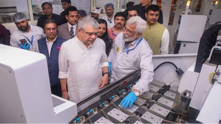 PM मोदी के 'मेक इन इंडिया' के तहत इलेक्ट्रॉनिक्स प्रोडक्शन 6 गुना और एक्पोर्ट 8 गुना बढ़ा: अश्विनी वैष्णव