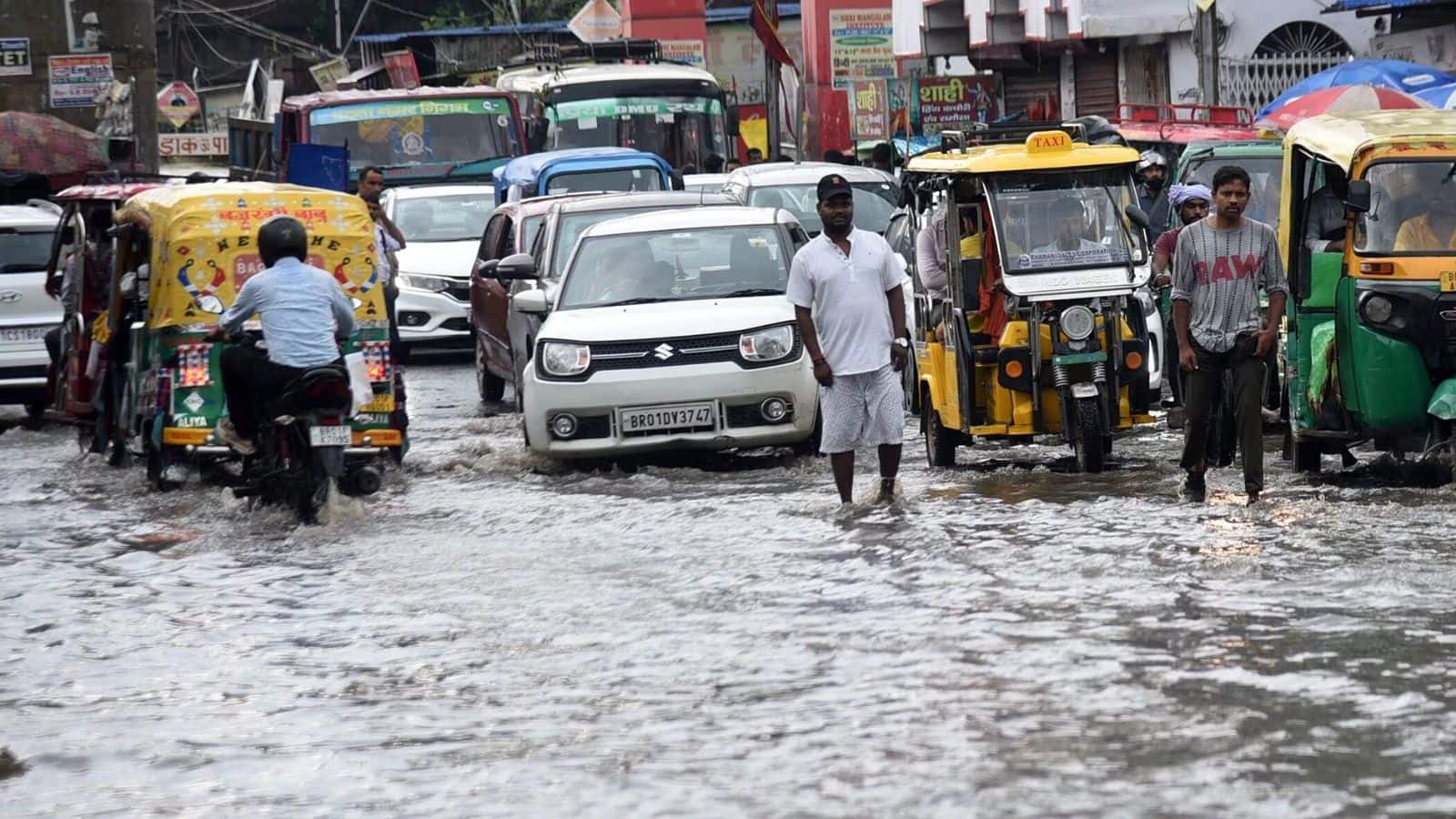 Bihar Rain Alert: राज्य में आज भी मौसम विभाग की चेतावनी, बारिश और तूफान के बीच मनेगा राखी का त्योहार