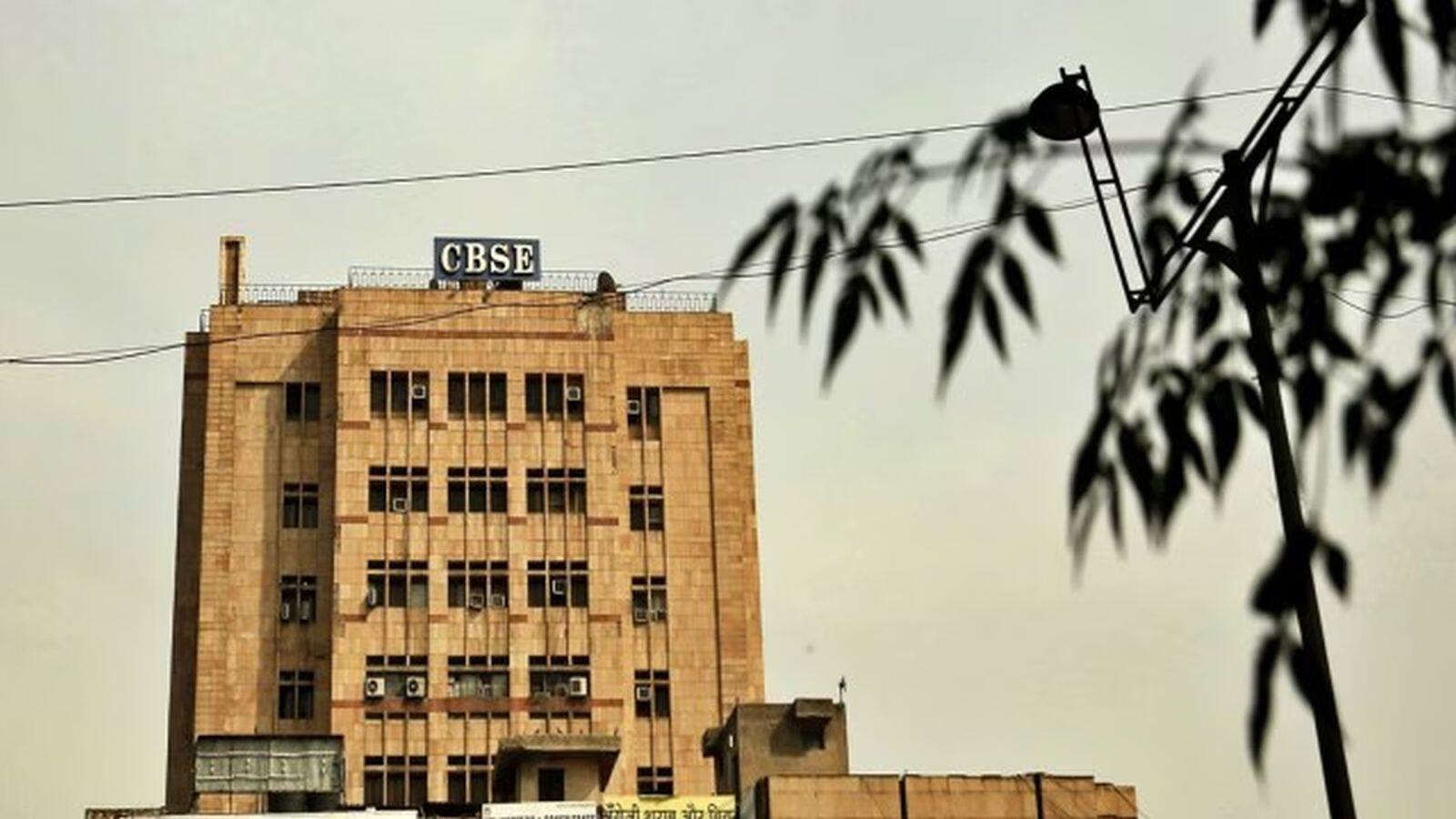 Open Book Exam: अब छात्र किताब खोलकर दे सकेंगे परीक्षा! जानें क्या है ओपन बुक एग्जाम प्रस्ताव, CBSE ने दी मंजूरी