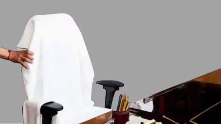 अफसरों की कुर्सियों पर सफेद तौलिया क्यों? जानिए रोचक वजहें