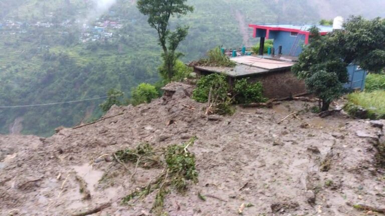 Chamoli Cloudburst: उत्तराखंड में फिर मौसम ने मचाई तबाही! अब चमोली के देवाल में फटा बादल, कई परिवार फंसे