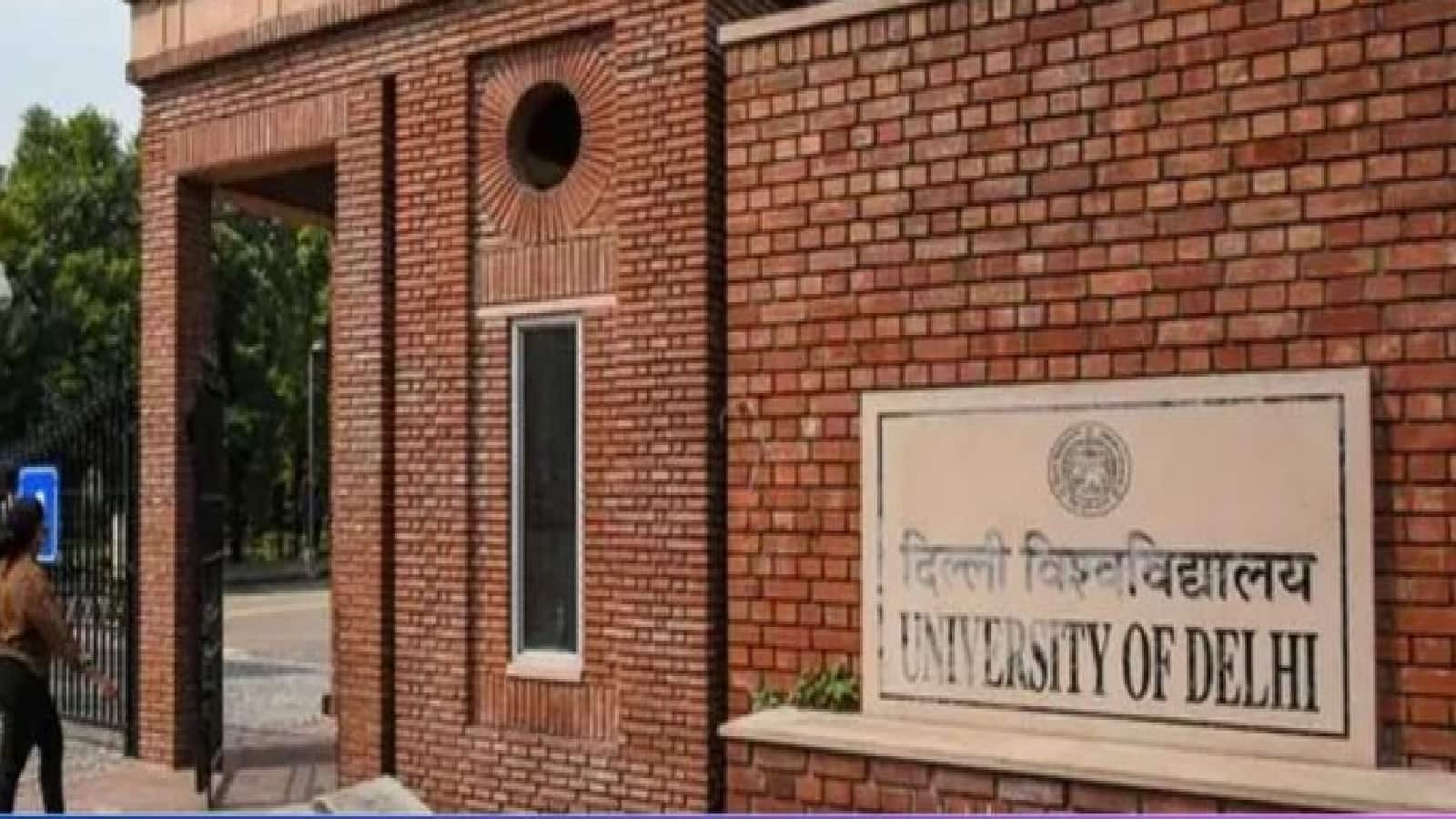 CUET लागू होने के बाद से DU में लड़कों के मुकाबले ज्यादा लड़कियों ने लिया प्रवेश