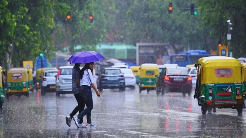Weather Alert: दिल्ली में अगले 7 दिन भारी बारिश का अलर्ट, झमाझम बारिश से नहीं मिलेगी जल्द राहत!