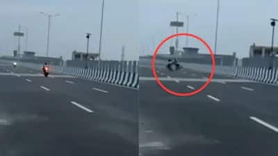 मौत के स्टंट!रील के चक्कर में दिल्ली-देहरादून एक्सप्रेसवे पर भिड़ी बाइक, दो युवकों की मौत