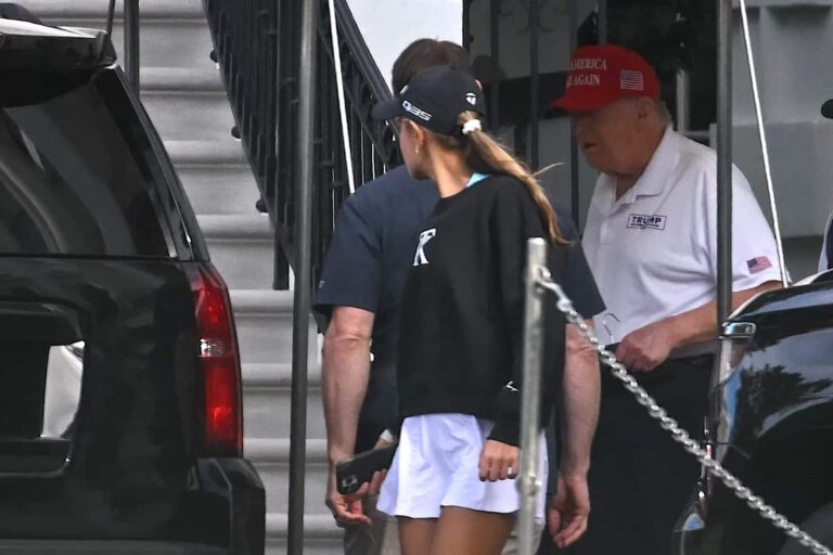 सोशल मीडिया पर डोनाल्ड ट्रंप की मौत की अफवाहें, इधर गोल्फ खेलते नजर आए अमेरिकी राष्ट्रपति