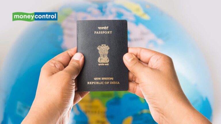 नीला, सफेद और नारंगी कलर में भी होता है भारत का पासपोर्ट, जानें क्‍या होता है अंतर और किसमें म‍िलता है ज्‍यादा फायदा?