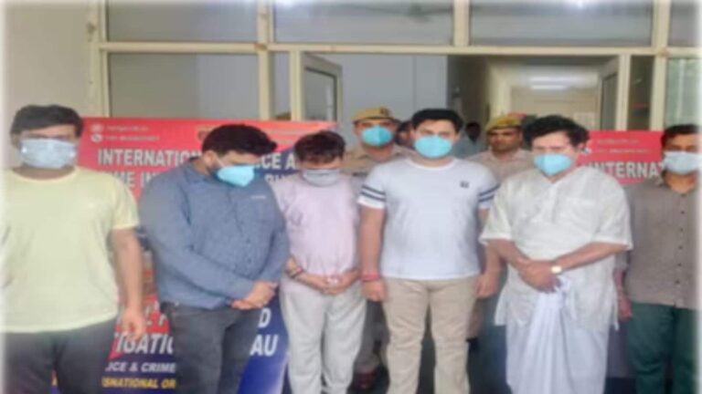 Noida: नोएडा में फर्जी ‘इंटरनेशनल पुलिस स्टेशन’ का भंडाफोड़, किराए के कमरे में फुल सेटअप के साथ चला रहे थे थाना