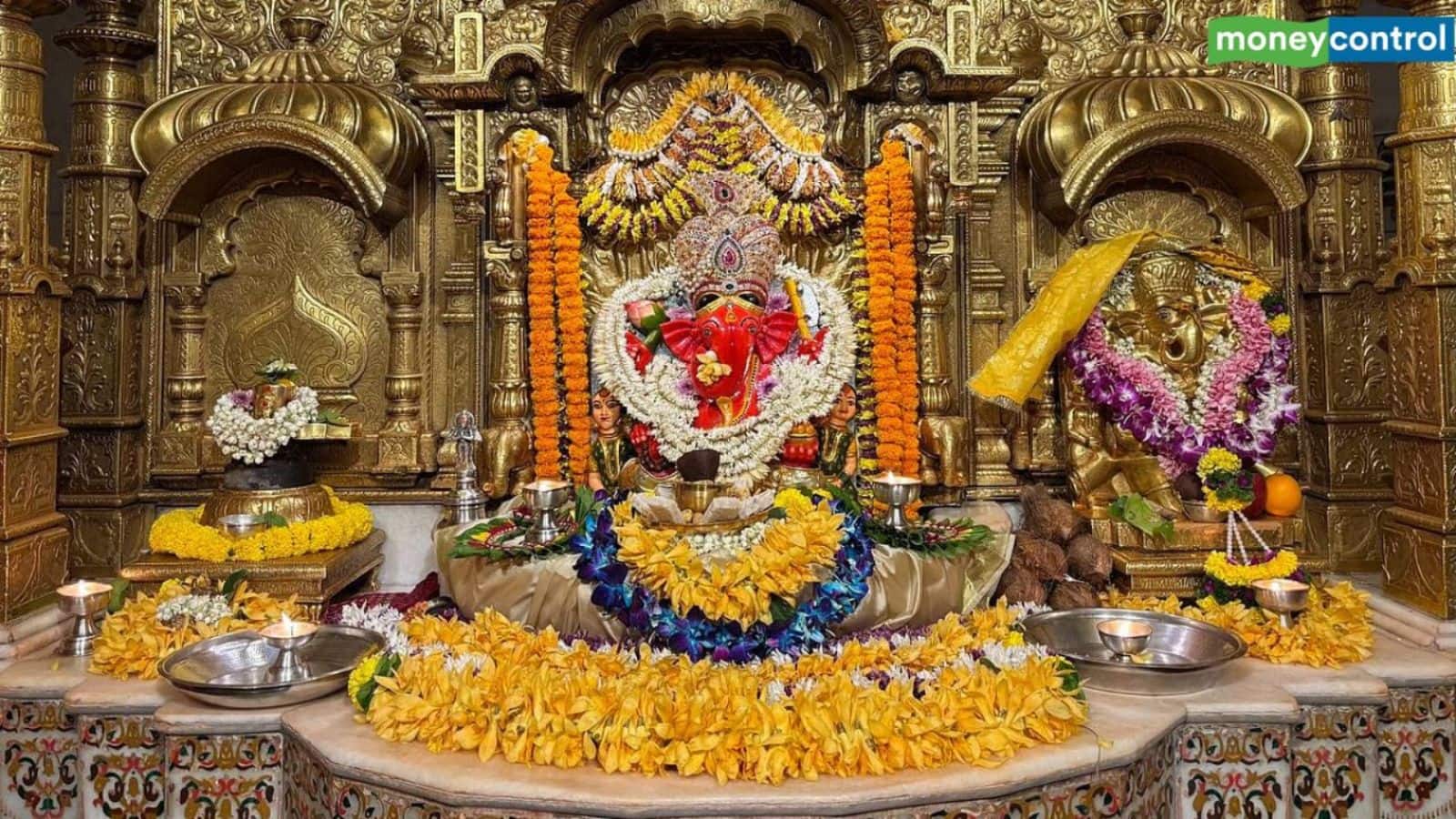 Ganesh Chaturthi 2025: मुंबई के लालबागचा राजा और सिद्धिविनायक मंदिर में भक्तों का उमड़ा सैलाब, तस्वीरों में देखें