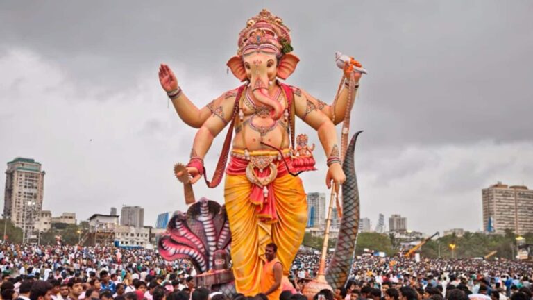 Ganesh Chaturthi 2025: इन 7 गानों के बिना फीका लगेगा बप्पा का आगमन